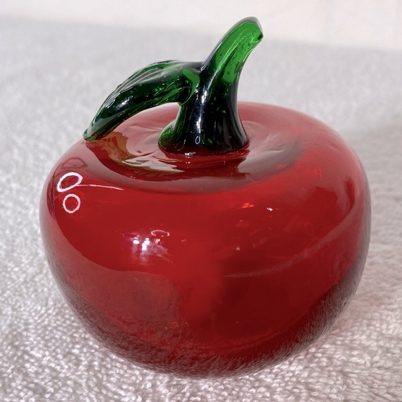 Vintage Vibrant Red & Green Glass Apple Sculpture Glass Art - Picture 4 of 10